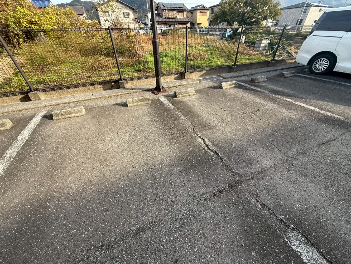 駐車場　敷地内