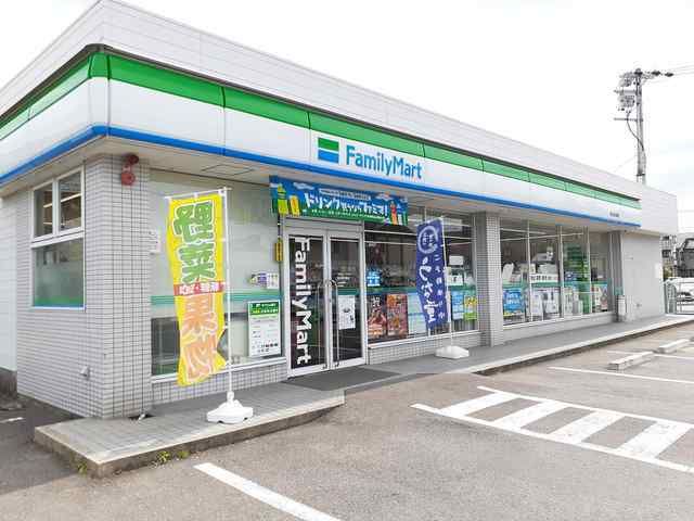 コンビニ　ファミリーマート豊山和合橋店（コンビニ）まで500m