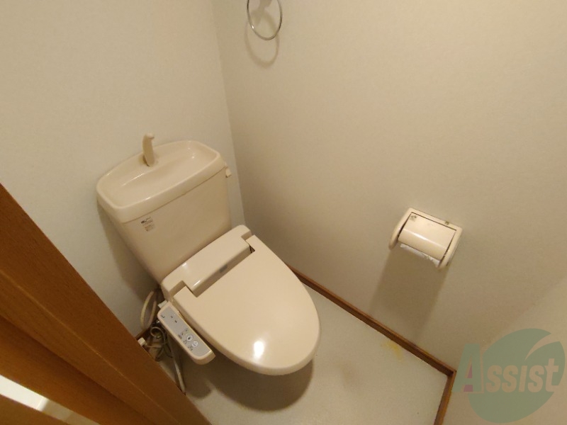 トイレ　ウォシュレット機能付き便座ですので、快適になりますよね。