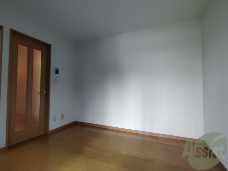 その他部屋・スペース　別な角度からのお部屋です。こちらにベッドを置いても快適ですね