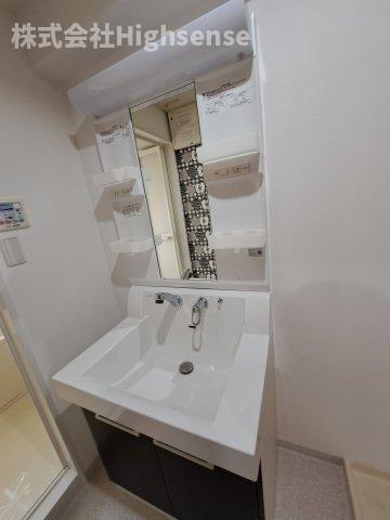 洗面設備　コンパクトで使いやすい洗面所