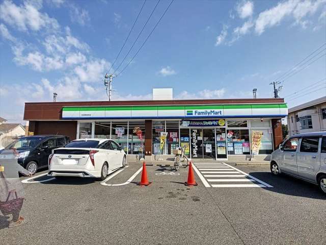 コンビニ　ファミリーマート（コンビニ）まで553m