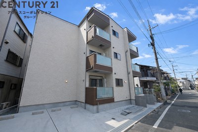 建物外観　防犯カメラ付きでセキュリティ面も安心です☆