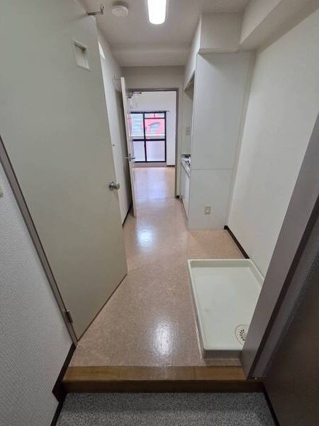 玄関　※写真は同じマンションの違う部屋のものになります。