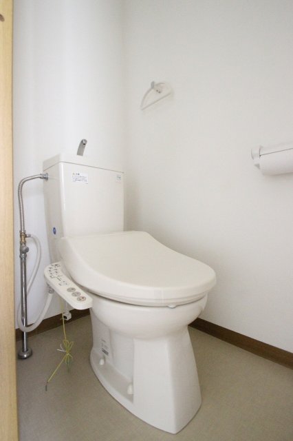 トイレ　同物件別号室の写真です。