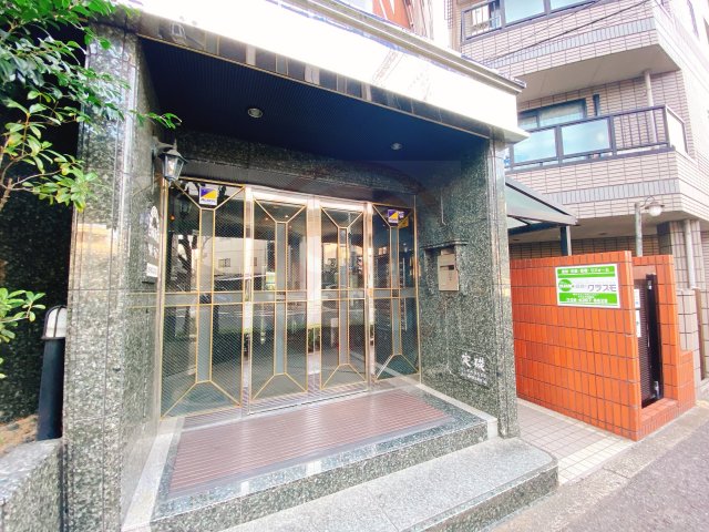 エントランス　建物の内部です
