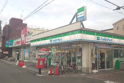 コンビニ　ファミリーマート 大和田駅前店（コンビニ）まで645m
