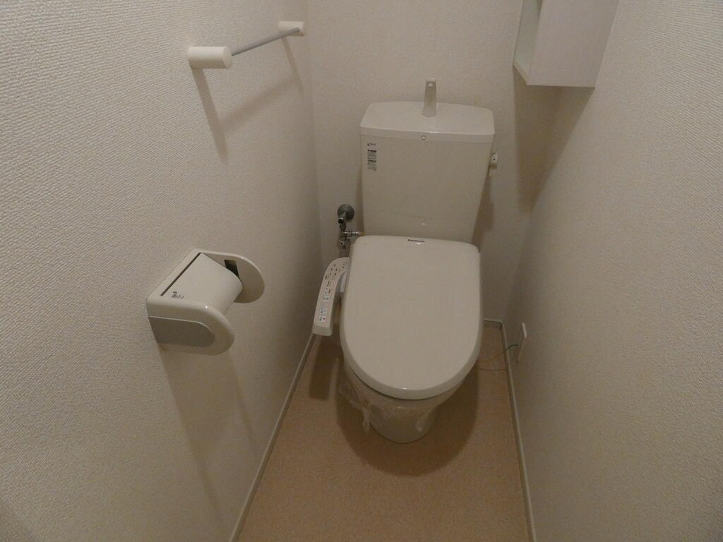 トイレ　温水洗浄便座