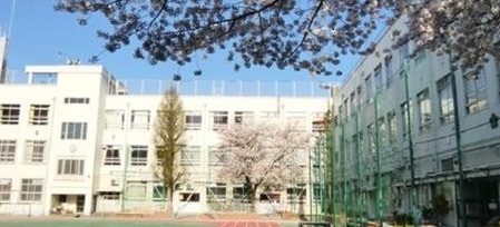 小学校　新宿区立江戸川小学校（小学校）まで637m