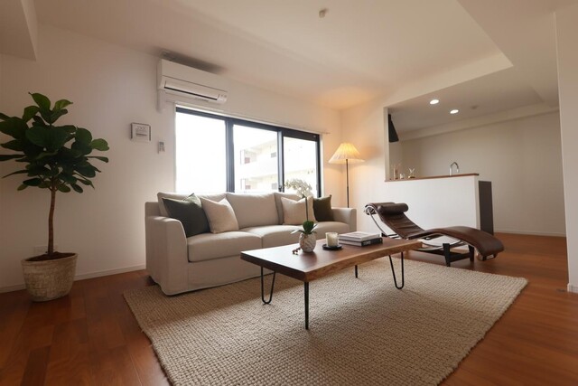 居室・リビング　※モデルルーム参考写真。実際のお部屋に家具、小物は付いており