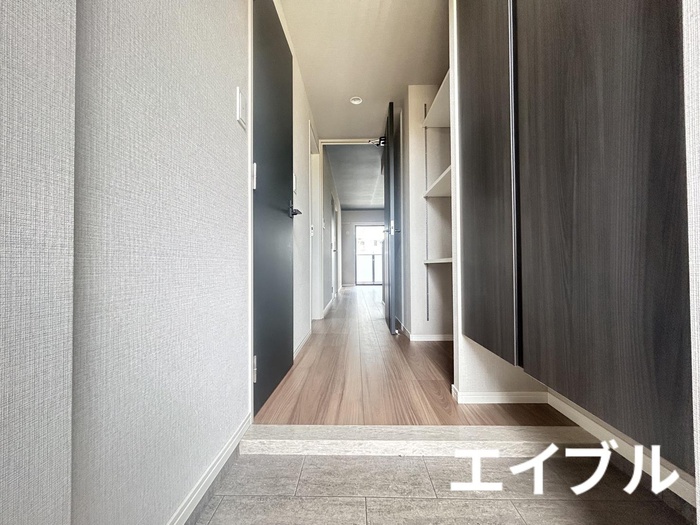 玄関　同じ部屋タイプの別部屋の写真です。現況と異なる場合は現況を優