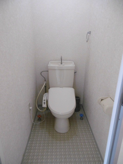 トイレ　※写真は101号室（反転）です。ご参考下さい。
