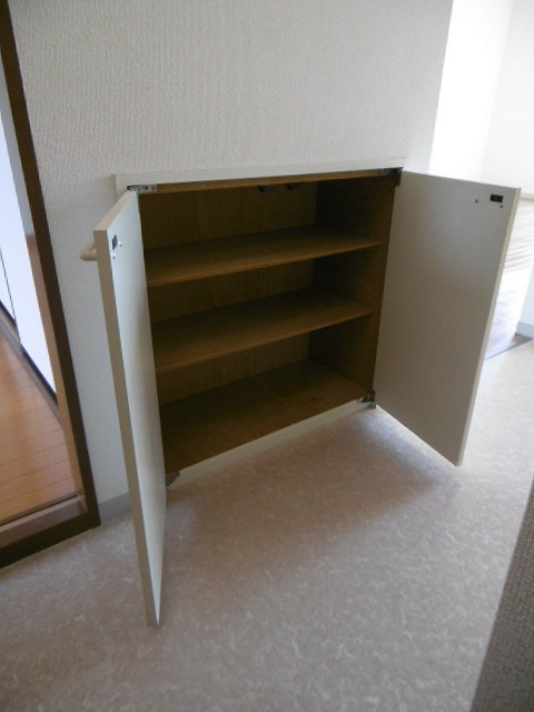 収納　下駄箱　　　※写真は101号室（反転）です。ご参考下さい。