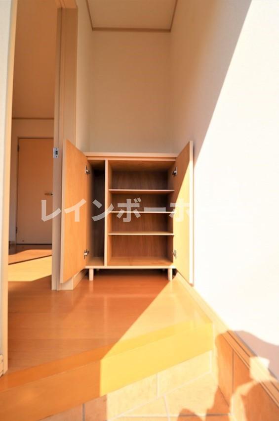 玄関　収納もある玄関です