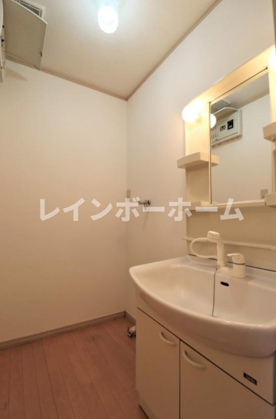 洗面設備　使いやすい洗面所です