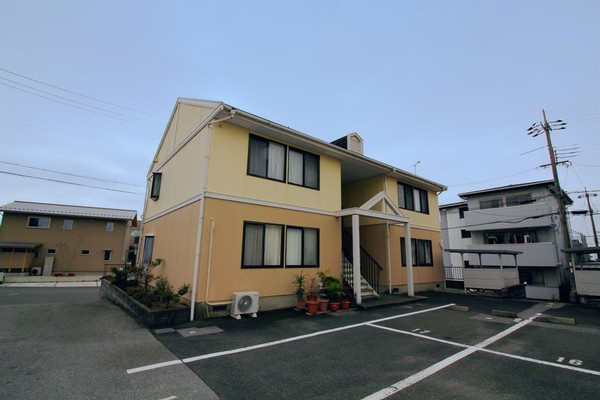 建物外観　全室角部屋