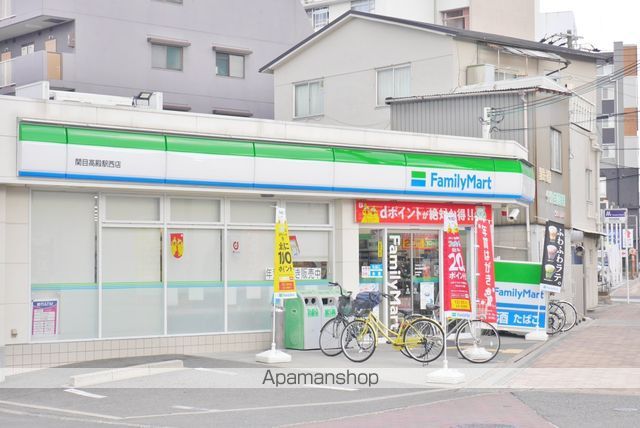 コンビニ　ファミリーマート（コンビニ）まで217m