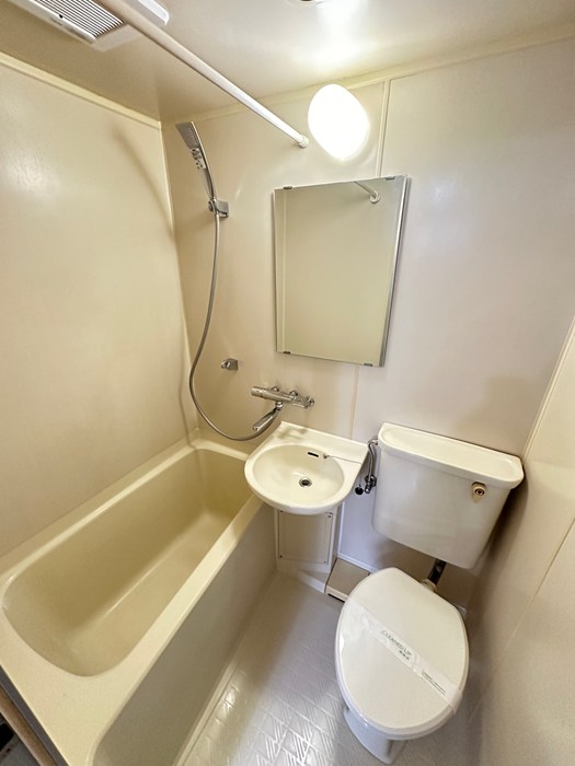 バス・シャワールーム　ユニットバスでお掃除らくらく☆浴室内に洗面台・トイレ付きです