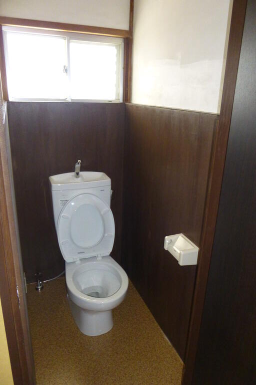 高鷲9丁目伸和貸家のトイレ写真