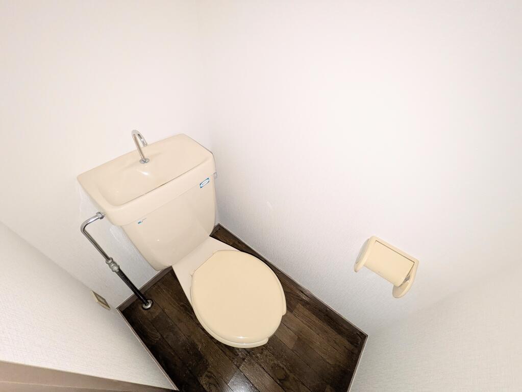 トイレ　シャワートイレに変更予定。