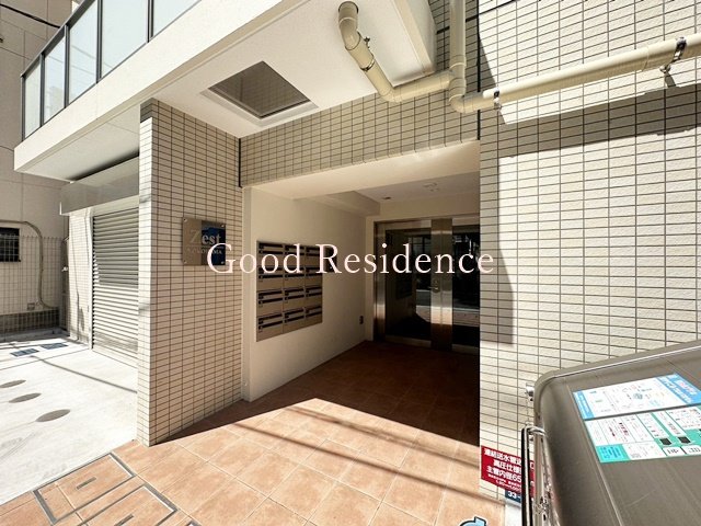 エントランス　【南西向きで明るいお部屋♪】気分も明るく新生活スタート！！