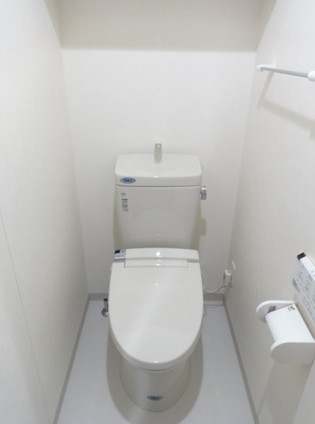 トイレ　【南西向きで明るいお部屋♪】気分も明るく新生活スタート！！