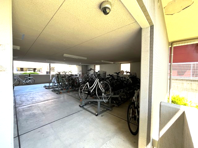 駐車場　イメージとして反転のお部屋の写真です。 間取り図を参照してく