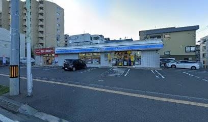 コンビニ　ローソン札幌本郷通七丁目店（コンビニ）まで18m