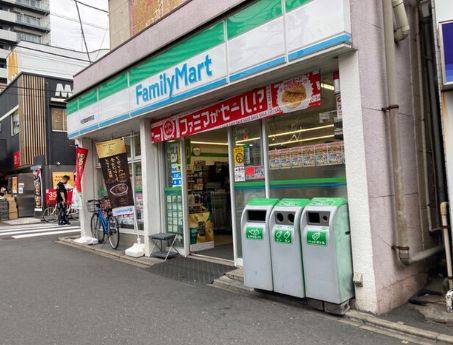 コンビニ　ファミリーマート牛田関屋駅前店（コンビニ）まで222m