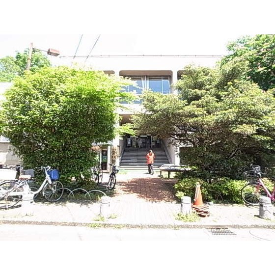 図書館　世田谷区立梅丘図書館（図書館）まで546m