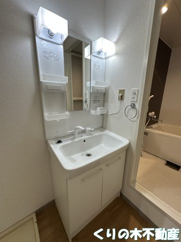 洗面設備　反転タイプのお部屋です（現況を優先します）