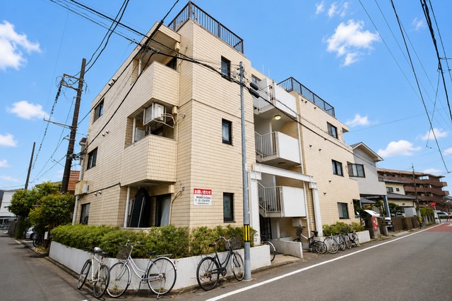 建物外観　～青い空っ、白い雲っ～