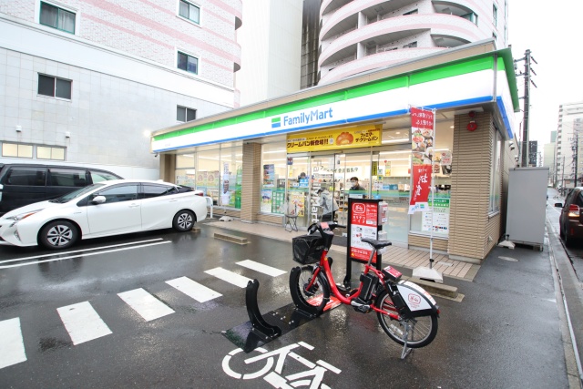 コンビニ　ファミリーマート　たちばな店（コンビニ）まで192m