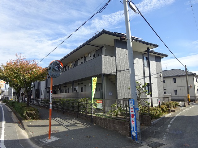 建物外観　専用庭ついてます