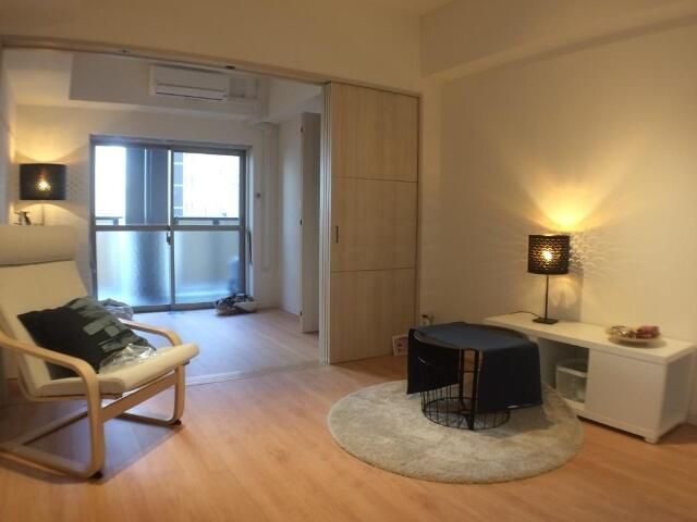 居室・リビング　実際のお部屋に家具・家電等はありません。