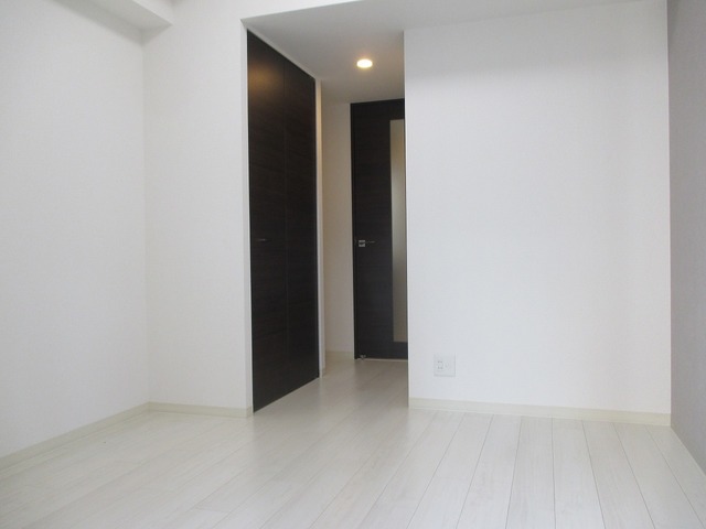 居室・リビング　白を基調とした明るいお部屋です