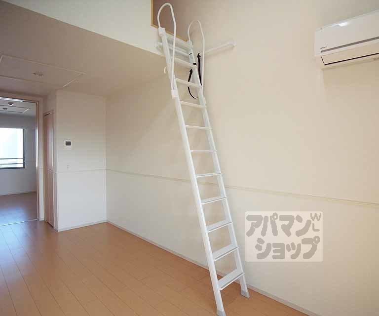 その他部屋・スペース　ロフトへのはしごです。