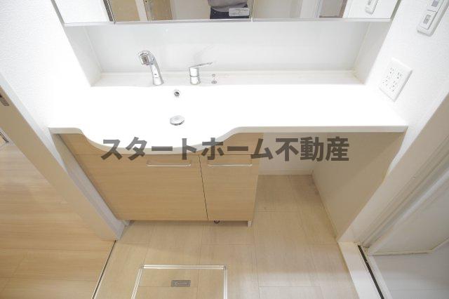 洗面設備　スペースが確保できる洗面所です