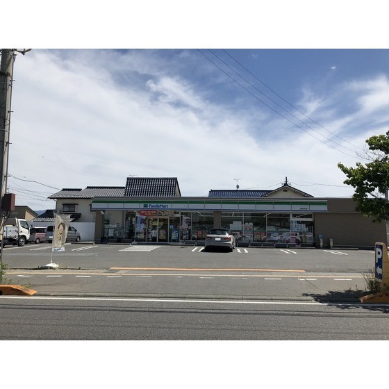 コンビニ　ファミリーマート長野吉田店（コンビニ）まで240m