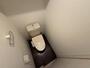 トイレ　こちらはトイレです。清潔感があり、安心して使用できます。