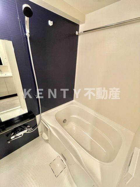 バス・シャワールーム　コンパクトで使いやすいお風呂です