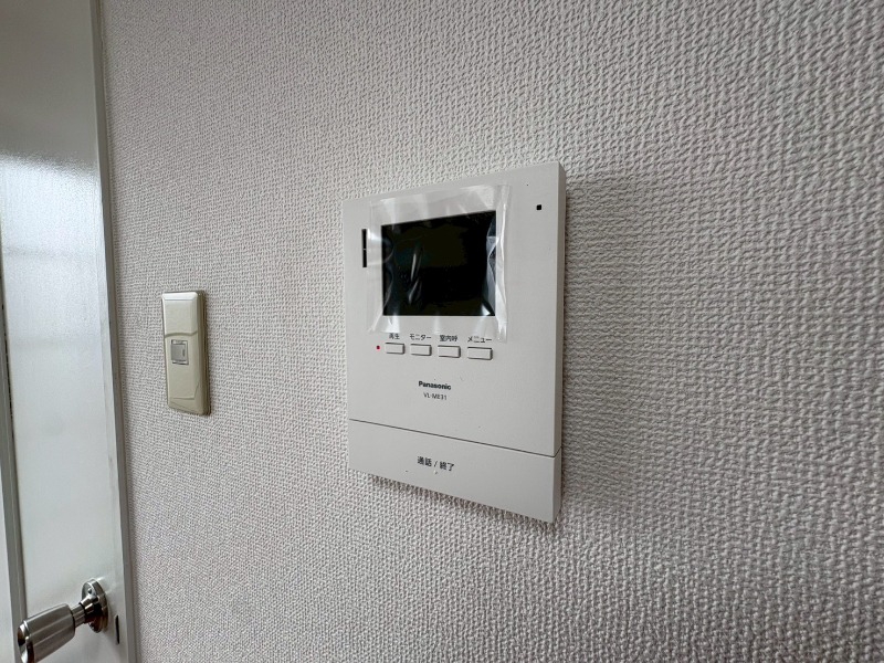 セキュリティ　ＴＶモニター付インターホンです。来客者の顔が見えるので安心！
