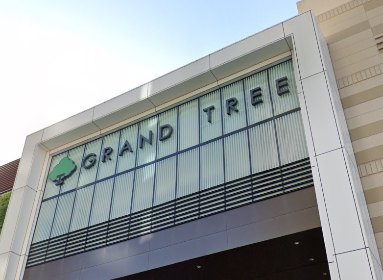 ショッピングセンター　GRAND TREE MUSASHIKOSUGI(グランツリ（ショッピングセンター）まで338m