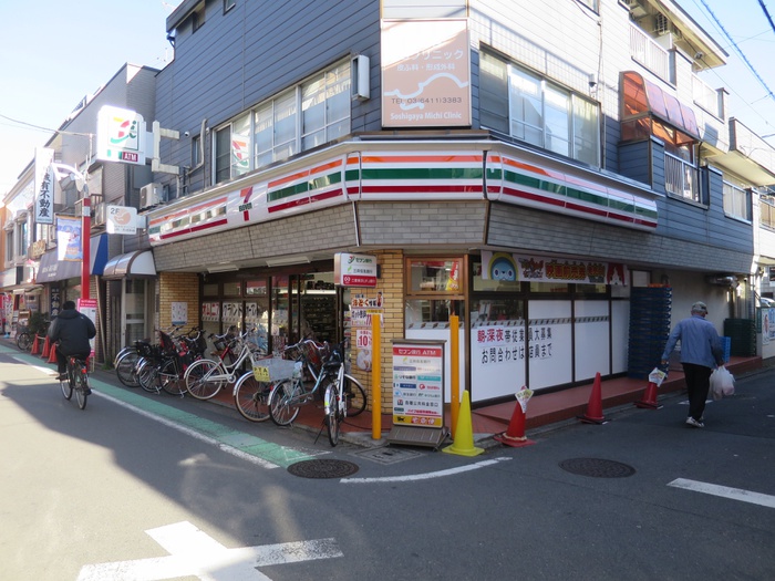 コンビニ　セブンイレブン（コンビニ）まで350m