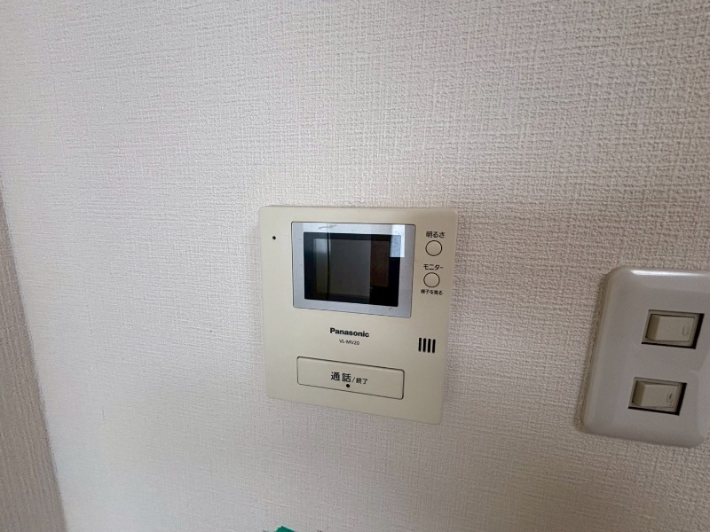 セキュリティ　ＴＶモニター付インターホンです。来客者の顔が見えるので安心！