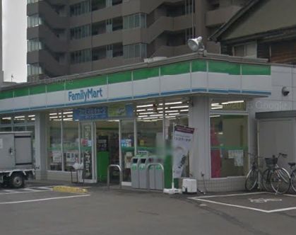コンビニ　ファミリーマート道後湯之町店（コンビニ）まで331m