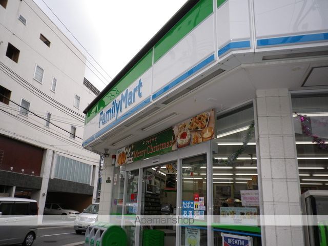 コンビニ　ファミリーマート（コンビニ）まで384m