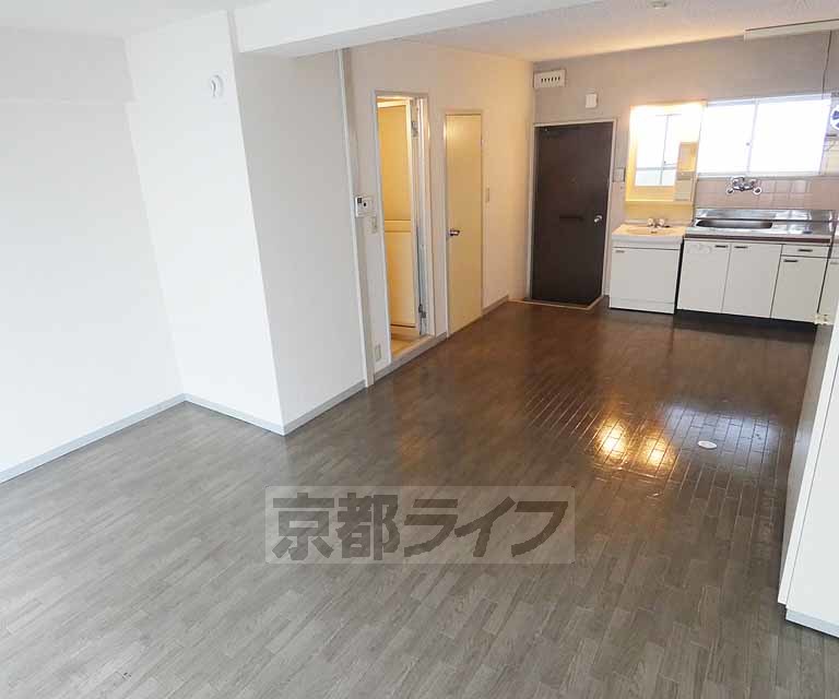 居室・リビング　とても広々としたお部屋です。
