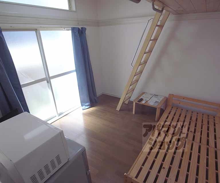 居室・リビング　ロフト付きのお部屋。