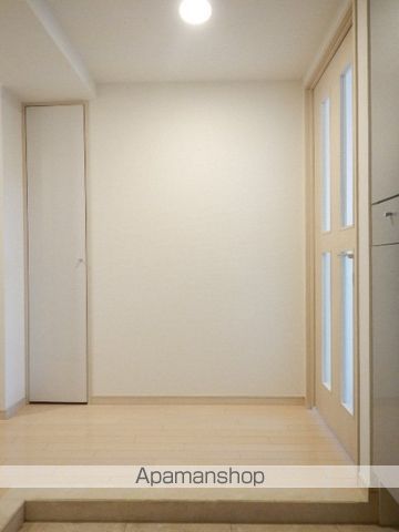 東京メトロ半蔵門線 水天宮前駅 徒歩4分 13階建 築23年の玄関写真